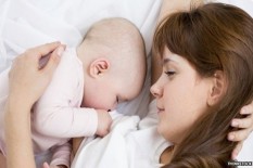 Ibu Menyusui Positif Covid-19, Bisakah Menular ke Bayi?