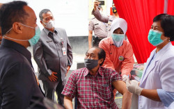 Lansia Kota Magelang Diatar Jemput dengan Bus untuk Vaksinasi Covid-19