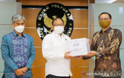 Alat Deteksi Covid-19 GeNose Diserahkan ke Kemenko Polhukam