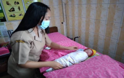 Bayi Ditemukan di Gorong-Gorong Kini Sudah Punya Orang Tua Asuh