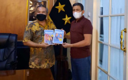 20.000 Eksemplar Terjual, Mantan Kapolda DIY Senang Terima Buku Trilogi The Power of Silaturahim