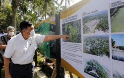 Menko Luhut Sebut Candi Borobudur Hadapi Tekanan karena Kelebihan Pengunjung
