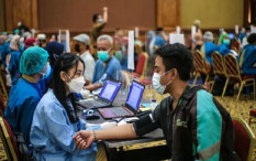 Satgas Covid-19: Vaksinasi Dosis Kedua untuk Nakes Tembus 80,59 Persen