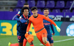 Dramatis, Kiper Yassine Bono Cetak Gol & Selamatkan Sevilla dari Kekalahan