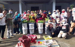 UMY Latih Warga Dusun Soka Kembangkan Apotek Hidup