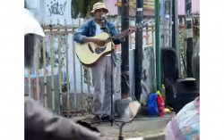 Pengamen Bangjo Pingit Pakai Sound System Mewah, Warganet: Benar-Benar Menghibur