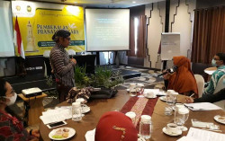 Mentransformasikan Nilai-nilai Luhur Sastra Jawa melalui Pembekalan Bahasa dan Sastra