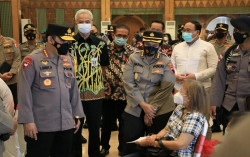 Kapolri Pantau Vaksinasi Covid-19 di Jateng, Ganjar Tegaskan Tak Ada Penolakan