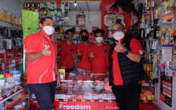 Jual Produk Telkomsel, Kios Ini Peroleh Satu Unit Mobil
