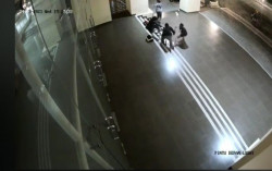 Terekam CCTV, Perampok Bersajam Masuk Kampus ISI Lalu Ancam Mahasiswa dengan Celurit