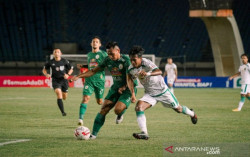 Tendangan Penalti Irfan Bachdim Antar PSS Sleman Taklukkan Persebaya
