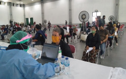 Ratusan Abdi Dalem Kraton Disuntik Vaksin