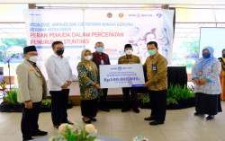 Dukung Pencegahan Stunting, Bank BPD DIY Serahkan Bantuan Melalui BKKBN DIY