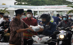UMY Bagikan Takjil untuk Mahasiswa, 1.000 Paket Ludes 30 Menit 