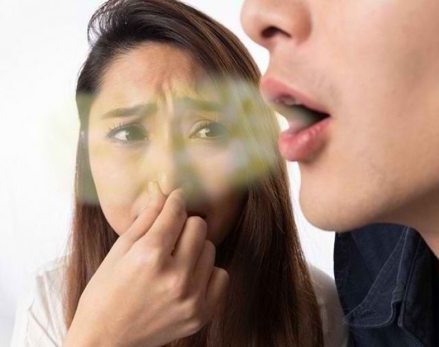 Ini 10 Cara Mengurangi Bau Mulut Saat Berpuasa