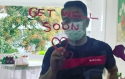 So Sweet, Ridwan Kamil Bikin Tulisan dari Lipstik untuk Istri yang Positif Covid-19