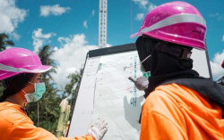 Kiprah 2 Srikandi PLN, Ikut Dirikan Tower Listrik Darurat di NTT