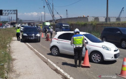 Mudik Dilarang, 320 Kendaraan Dipaksa Putar Balik Saat Keluar Tol Cileunyi