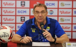 Final Piala Menpora: Pelatih Persib Robert Rene Minta Anak Asuhnya Tak Putus Asa