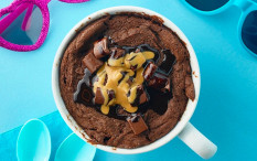 Bikin Chocolate Peanut Butter Mug Cake Cukup 10 Menit, Coba Yuk!