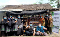 PKM UMY Latih Warga Jetis Karanganom Klaten Kembangkan Bank Sampah