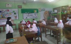 Tahap Awal PTM SD, Siswa Masih Senang-Senang Ketemu Teman