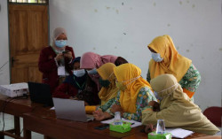 KKN UMY Dorong Penggunaan Media Sosial untuk Tunjang Kegiatan PKK Tegaltirto