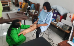 Sambut Hari Lansia, Yakkum Gelar Bakti Sosial Terapi Kinesio