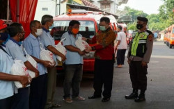Sepi Penumpang & Pendapatan Menurun Drastis, Sopir Angkutan Diberi Bantuan