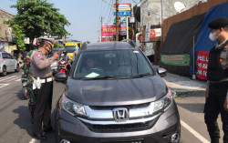 Petugas Penyekatan Wirobrajan Putar Balik Dua Kendaraan