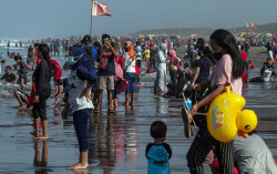 Ambyar! Ribuan Wisatawan di DIY Langgar Prokes Saat Libur Lebaran