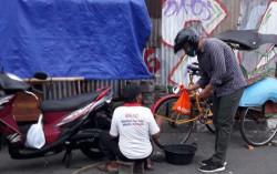 UKDW Peduli Bagikan 1.000 Nasi Bungkus