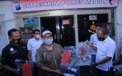 Berbekal Video Viral, 17 Orang Ditangkap karena Terbangkan Balon Udara