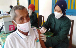 Tak Hanya di Puskesmas, Lansia Bantul Juga Bisa Divaksinasi di Posyandu