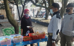 Agar Parangtritis Tak Semrawut, Puluhan Pedagang Ditertibkan