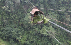 Bayar Seikhlasnya, Rasakan Sensasi Naik Gondola di Atas Jurang