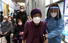 Korsel Tak Wajibkan Warga yang Telah Divaksin Memakai Masker