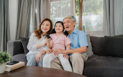 Sambut Hari Lansia Nasional, Ini 5 Aktivitas Seru Bareng Kakek dan Nenek Tercinta