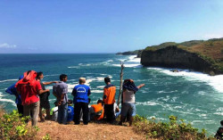 Remaja Terseret Ombak di Pantai Ngluwen