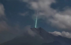 Cahaya Hijau Jatuh di Gunung Merapi, Lapan: Aktivitas Hujan Meteor
