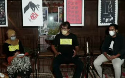 Pameran Poster di Warung Teh Sleman Sebagai Protes Pelantikan KPK Menjadi ASN