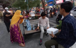 Insan Pariwisata Bagi-Bagi Pecel Lele di Malioboro, Berharap Kembalikan Citra Baik Jogja