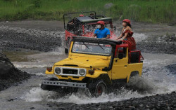 Jajal Jip Offroad di Pentingsari, Sandiaga: Seperti Naik Roller Coaster
