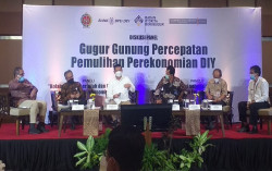 GUGUR GUNUNG EKONOMI DIY: Lima Pilar Harus Bergerak Bersama