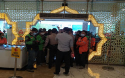 Aparat Bubarkan Kerumunan di Gerai McDonald's Mal Malioboro