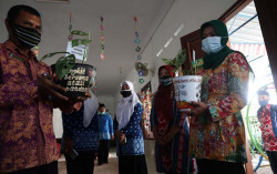 Bertahan selama Pandemi, Guru dan Wali Siswa SPS An Nurumi Kalasan Bikin Pot Lukis