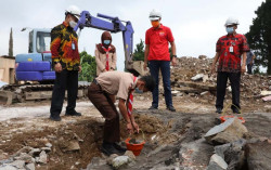 Ganjar Mulai Pembangunan SMA Negeri Pertama di Tawangmangu