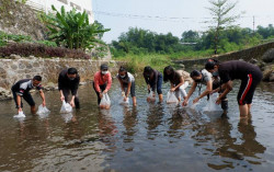 Peringati Hari Lingkungan Hidup Sedunia, SCH Lakukan Aksi Resik Kali dan Pelepasan 3.000 Bibit Ikan