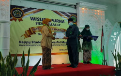 Wisuda Kelulusan Siswa Digelar Drive Thru dengan Prokes Ketat