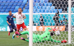 Szczesny Kiper Pertama Bunuh Diri di Euro